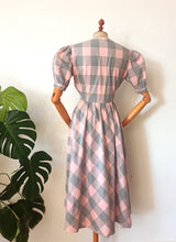 Load image into Gallery viewer, 1940s - Adorable Pink Plaid Puff Sleeves Dress - W27 (68cm)
