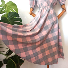 Load image into Gallery viewer, 1940s - Adorable Pink Plaid Puff Sleeves Dress - W27 (68cm)