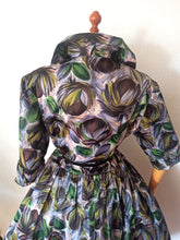 Charger l'image dans la galerie, 1950s - Stunning Abstract Floral Satin Dress - W37 (94cm)
