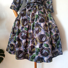 Charger l'image dans la galerie, 1950s - Stunning Abstract Floral Satin Dress - W37 (94cm)
