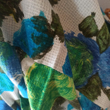 Charger l'image dans la galerie, 1950s - Stunning Blue Roseprint Waffle Thread Dress - W28 (72cm)