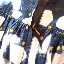 Charger l'image dans la galerie, 1950s - HORROCKSES, UK - Stunning Floral Dress - W25 (64cm)