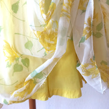 Charger l'image dans la galerie, 1950s - Stunning Yellow Roses Prom Dress - W25 (64cm)