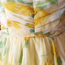 Charger l'image dans la galerie, 1950s - Stunning Yellow Roses Prom Dress - W25 (64cm)