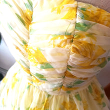 Charger l'image dans la galerie, 1950s - Stunning Yellow Roses Prom Dress - W25 (64cm)