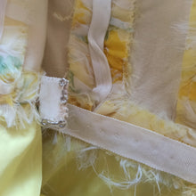 Charger l'image dans la galerie, 1950s - Stunning Yellow Roses Prom Dress - W25 (64cm)