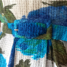 Charger l'image dans la galerie, 1950s - Stunning Blue Roseprint Waffle Thread Dress - W28 (72cm)