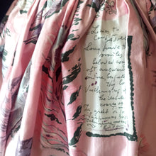 Charger l'image dans la galerie, 1950s - Lovely Romantic Novelty Print Cotton Skirt - W26 (66cm)