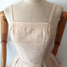 Charger l'image dans la galerie, 1950s - Adorable Brown Embroidery Raffia Dress - W26 (66cm)