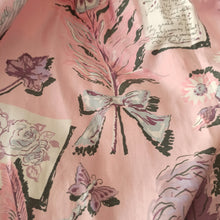 Charger l'image dans la galerie, 1950s - Lovely Romantic Novelty Print Cotton Skirt - W26 (66cm)