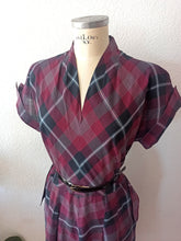 Charger l'image dans la galerie, 1940s 1950s - Gorgeous Rosewood Burgundy Tartan Dress - W32 (82cm)