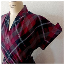 Charger l'image dans la galerie, 1940s 1950s - Gorgeous Rosewood Burgundy Tartan Dress - W32 (82cm)