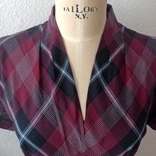 Charger l'image dans la galerie, 1940s 1950s - Gorgeous Rosewood Burgundy Tartan Dress - W32 (82cm)