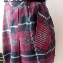 Charger l'image dans la galerie, 1940s 1950s - Gorgeous Rosewood Burgundy Tartan Dress - W32 (82cm)