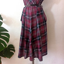 Charger l'image dans la galerie, 1940s 1950s - Gorgeous Rosewood Burgundy Tartan Dress - W32 (82cm)