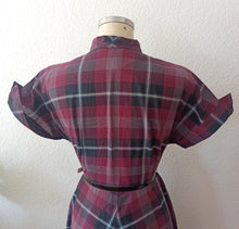Charger l'image dans la galerie, 1940s 1950s - Gorgeous Rosewood Burgundy Tartan Dress - W32 (82cm)