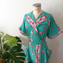Charger l'image dans la galerie, 1940s 1950s - Stunning Turquoise Floral Housecoat Robe - L/XL