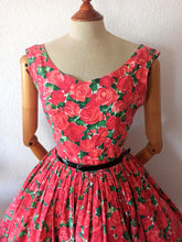Charger l'image dans la galerie, 1950s - Stunning French Rosegarden Dress - W29 (74cm)