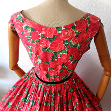 Charger l'image dans la galerie, 1950s - Stunning French Rosegarden Dress - W29 (74cm)