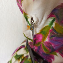 Charger l'image dans la galerie, 1950s - Stunning Abstract Purple Floral Dress - W27 (68cm)