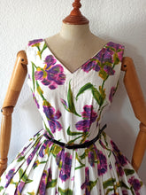 Charger l'image dans la galerie, 1950s - Stunning Abstract Purple Floral Dress - W27 (68cm)