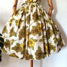 Charger l'image dans la galerie, 1950s - Stunning Autumn Floral Dress - W25 (64cm)