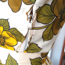 Charger l'image dans la galerie, 1950s - Stunning Autumn Floral Dress - W25 (64cm)