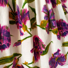 Charger l'image dans la galerie, 1950s - Stunning Abstract Purple Floral Dress - W27 (68cm)
