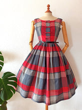 Charger l'image dans la galerie, 1950s - Gorgeous Tartan Cotton Dress - W27 (68cm)