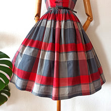 Charger l'image dans la galerie, 1950s - Gorgeous Tartan Cotton Dress - W27 (68cm)