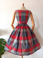 Charger l'image dans la galerie, 1950s - Gorgeous Tartan Cotton Dress - W27 (68cm)