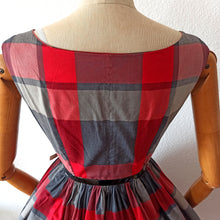 Charger l'image dans la galerie, 1950s - Gorgeous Tartan Cotton Dress - W27 (68cm)