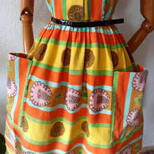 Charger l'image dans la galerie, 1950s - Stunning Colorful Pockets Dress - W31 (80cm)