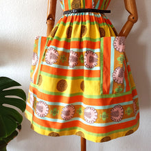 Charger l'image dans la galerie, 1950s - Stunning Colorful Pockets Dress - W31 (80cm)