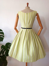 Charger l'image dans la galerie, 1950s 1960s - Gorgeous Lime Heavy Cotton Dress - W26 (66cm)
