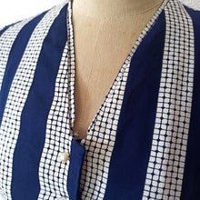 Charger l'image dans la galerie, 1950s - Gorgeous Navy & White Rayon Dress - W30 (76cm)