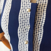Charger l'image dans la galerie, 1950s - Gorgeous Navy & White Rayon Dress - W30 (76cm)