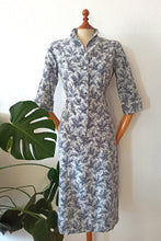 Cargar imagen en el visor de la galería, 1940s - Exquisite Autumn Leaves Print Cotton Suit - W27 (68cm)