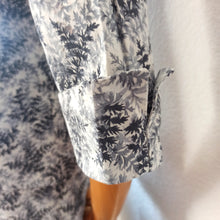 Cargar imagen en el visor de la galería, 1940s - Exquisite Autumn Leaves Print Cotton Suit - W27 (68cm)