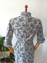 Cargar imagen en el visor de la galería, 1940s - Exquisite Autumn Leaves Print Cotton Suit - W27 (68cm)