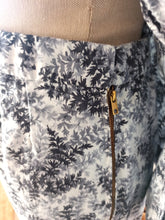 Cargar imagen en el visor de la galería, 1940s - Exquisite Autumn Leaves Print Cotton Suit - W27 (68cm)