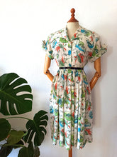 Cargar imagen en el visor de la galería, 1940s - Fabulous Cold Rayon Dress - W27.5 (70cm)