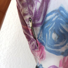 Charger l'image dans la galerie, 1950s - Lovely Abstract Roses Cotton Dress - W28 (72cm)