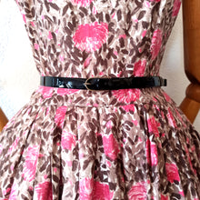 Charger l'image dans la galerie, 1950s - Stunning Autumn Floral Cotton Dress - W28 (72cm)