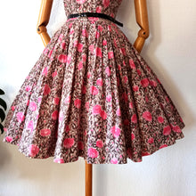 Charger l'image dans la galerie, 1950s - Stunning Autumn Floral Cotton Dress - W28 (72cm)