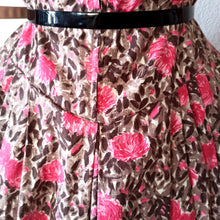 Charger l'image dans la galerie, 1950s - Stunning Autumn Floral Cotton Dress - W28 (72cm)