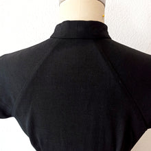 Cargar imagen en el visor de la galería, 1940s - Sous Le Signe de Paris, PARIS - Outstanding Black Dress - W26 (66cm)