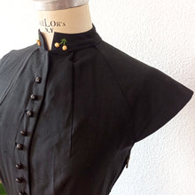Cargar imagen en el visor de la galería, 1940s - Sous Le Signe de Paris, PARIS - Outstanding Black Dress - W26 (66cm)
