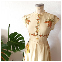 Laden Sie das Bild in den Galerie-Viewer, 1960s 1970s - Migraz Confezioni, Italy - Deadstock Corn Dress - W27/28 (68/70cm)
