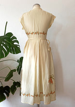 Laden Sie das Bild in den Galerie-Viewer, 1960s 1970s - Migraz Confezioni, Italy - Deadstock Corn Dress - W27/28 (68/70cm)